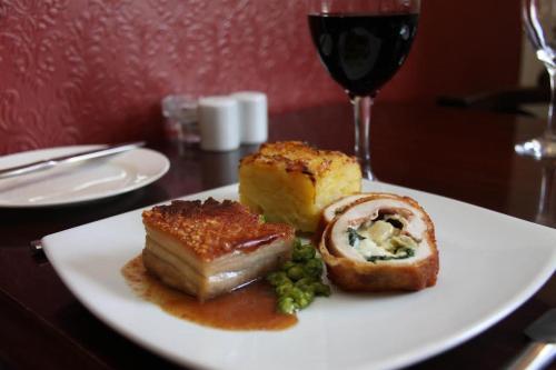 Φαγητό σε αυτό το πανδοχείο ή κάπου εκεί κοντά