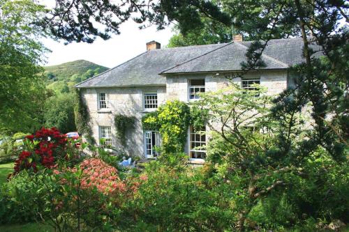 an old stone house in the middle of a garden at Pen-Y-Dyffryn Country Hotel in Oswestry
