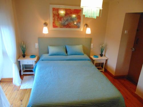 Una cama o camas en una habitación de Peyre