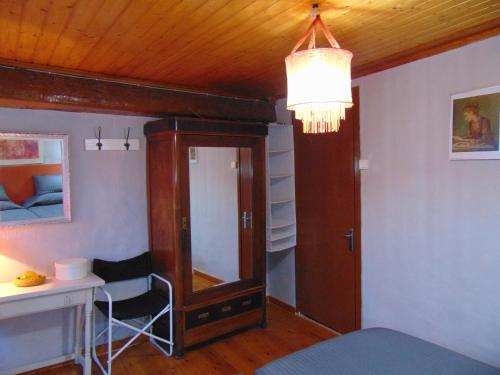 Una cama o camas en una habitación de Peyre