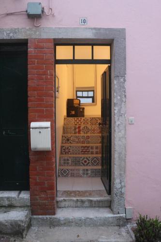 Η πρόσοψη ή η είσοδος του Nooks Sintra three