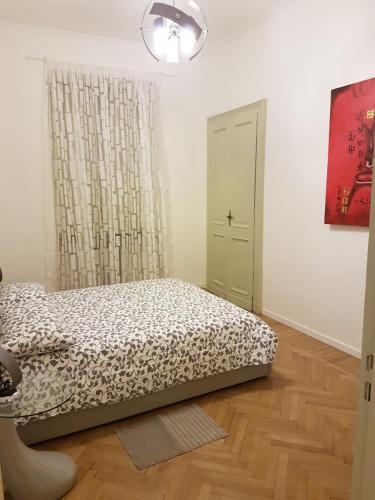 Un pat sau paturi într-o cameră la GIURIA 35 - Elegante ed accogliente nei pressi del Valentino