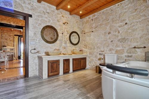 Koupelna v ubytování Traditional Villa Fioretta
