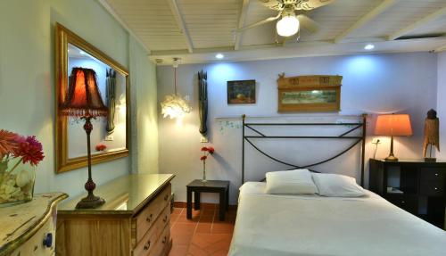 Ένα ή περισσότερα κρεβάτια σε δωμάτιο στο Beach House Aruba Apartments