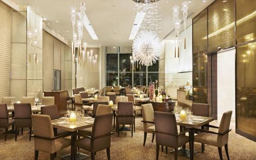 Restaurace v ubytování Fairmont Makati