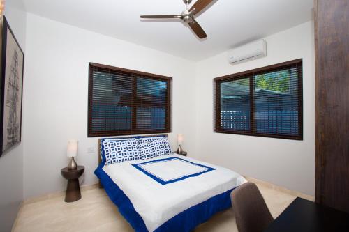 Katil atau katil-katil dalam bilik di Bella Luna Beach Home #226859
