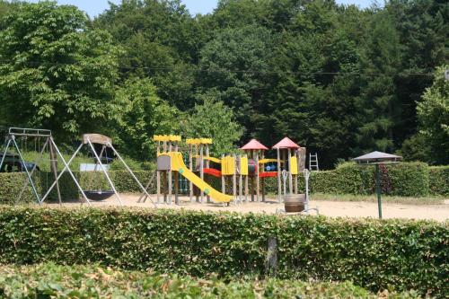 Zona de juegos infantil en Country Camp camping Auf Kengert