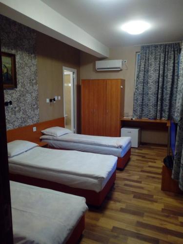 Ένα ή περισσότερα κρεβάτια σε δωμάτιο στο Hotel Toni