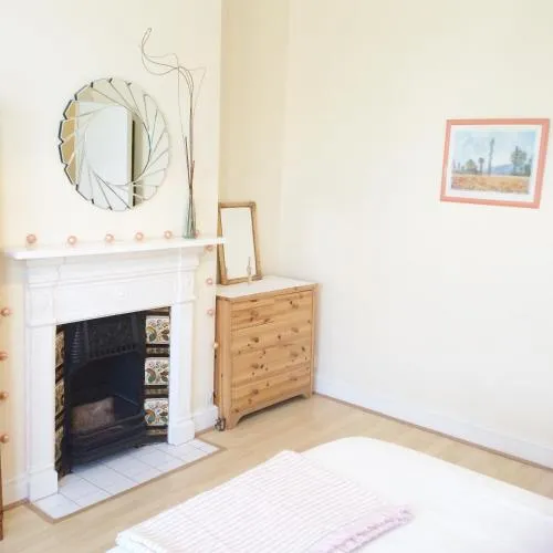 Spacious West London 2 Bedroom Apartment photo 5