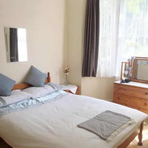Spacious West London 2 Bedroom Apartment photo 10