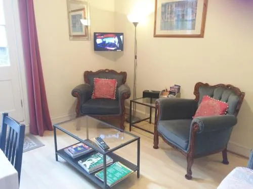Spacious West London 2 Bedroom Apartment photo 18