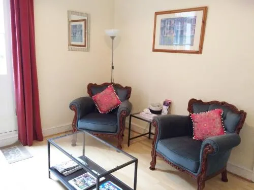 Spacious West London 2 Bedroom Apartment photo 16