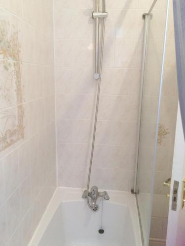a bathroom with a shower with a tub at Spacious West London 2 Bedroom Apartment in London