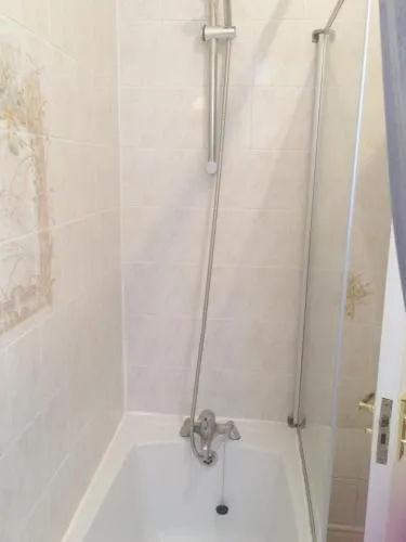 Spacious West London 2 Bedroom Apartment photo 24