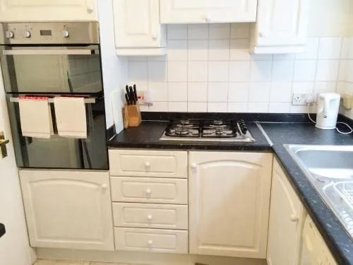 Spacious West London 2 Bedroom Apartment photo 19