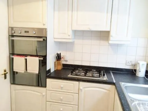 Spacious West London 2 Bedroom Apartment photo 20