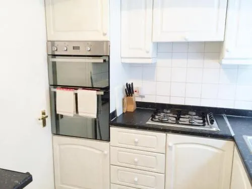 Spacious West London 2 Bedroom Apartment photo 21