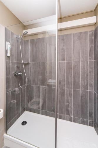 a bathroom with a shower with a glass door at Ibis Toulouse Purpan Aeroport in Toulouse