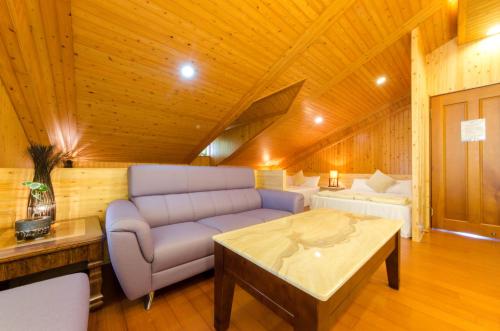 a living room with a couch and a coffee table at Yosemite Homestay in Yuanshan