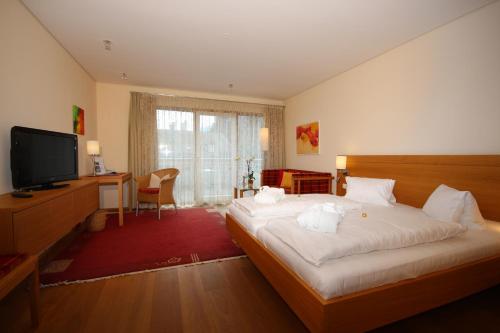 Una cama o camas en una habitación de Hotel Hollweger