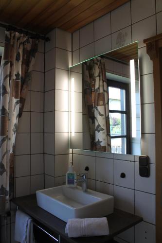 Koupelna v ubytování BELVEDERE Appart & Chalet - Ihr Zuhause auf Zeit am Edersee - Ihr Geschenk die GästeCard GrimmHeimat