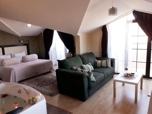 Posezení v ubytování Velena Hotel