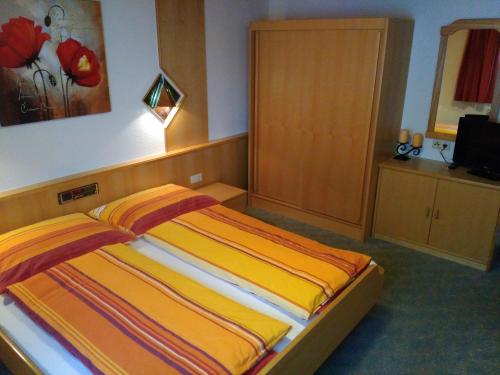 Кровать или кровати в номере Haus Edelweiß