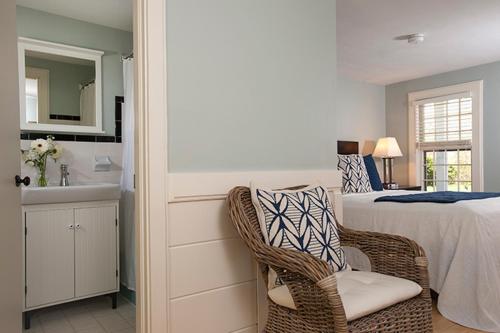 En eller flere senge i et værelse på Chatham Seafarer Inn