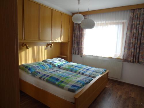 Ένα ή περισσότερα κρεβάτια σε δωμάτιο στο Apartment am Tauernplatz