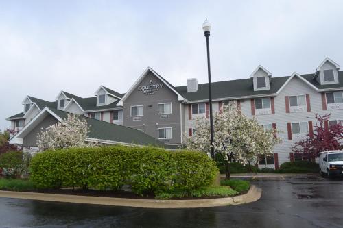 a building with a parking lot in front of it at Country Inn & Suites by Radisson, Gurnee, IL in Gurnee