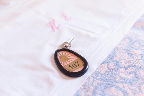 En eller flere senge i et værelse på Hotel Eden