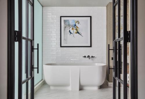 Four Seasons Hotel Austin Image
