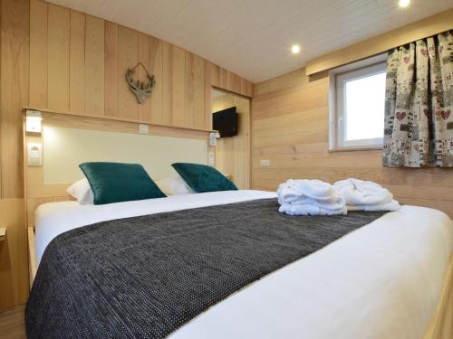 Postel nebo postele na pokoji v ubytování Mobile Home in Ardennes near Forest & Sauna