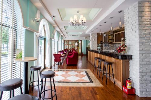 a bar in a restaurant with stools at Aleex Villa in Yuanshan