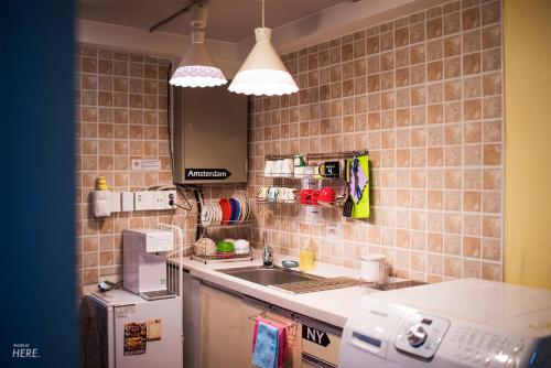 Una cocina o cocineta en Hongdae Style Guesthouse