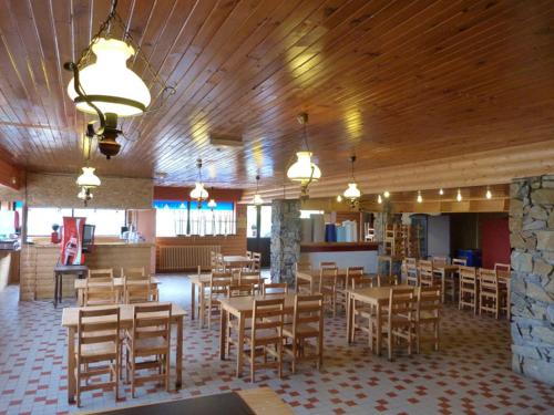 Restaurace v ubytování Hôtel Le Tuc de l'Etang