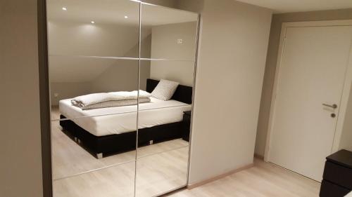 a bedroom with a bed and a glass wall at Vakantiewoningen De Jud in Maasmechelen