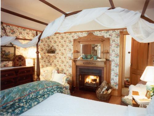 Giường trong phòng chung tại White Lace Inn