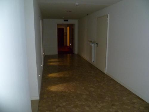 an empty hallway with a hallway leading to a door at Albergo Sole in Mariano Comense