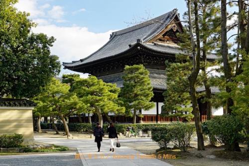 two people walking in front of a pagoda at Reikaku Kiyomizu Gojo in Kyoto