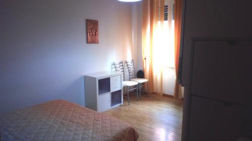 A bed or beds in a room at Appartamento Roma (Piazza Bologna)