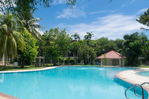 
The swimming pool at or close to Panorama country langkawi
