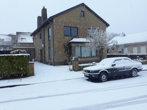 Photo de la galerie de l'établissement Kamer + douche in villa, à Knokke-Heist