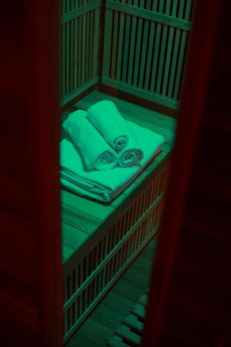 a crib with green sheets and towels on it at Penzion Recall in Troskovice