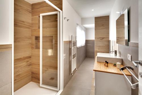 a bathroom with a sink and a shower at Residence Dei Viali in Ragusa