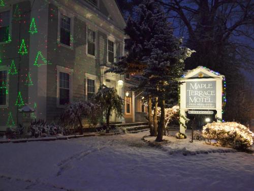 Maple Terrace Motel v zimě