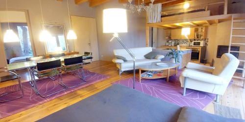 a living room with a couch and a table at Pension an der Elsterbrücke in Berlin