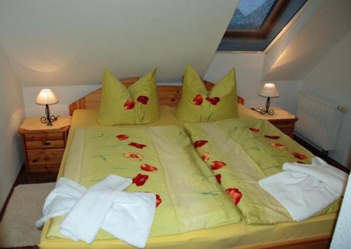 Säng eller sängar i ett rum på Ferienappartements in Gager auf Ru