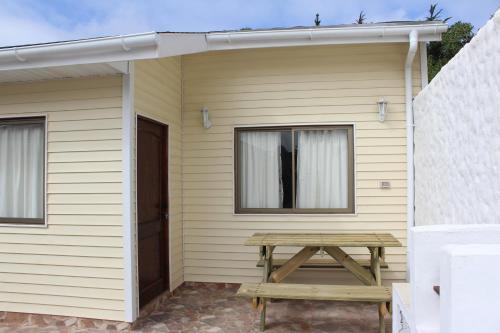 a picnic table in front of a house at Casas Isla Negra in El Quisco