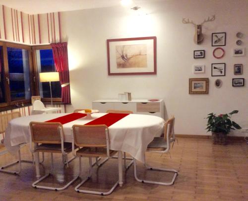 a dining room with a table and some chairs at La villa des Savoyards in Vielsalm